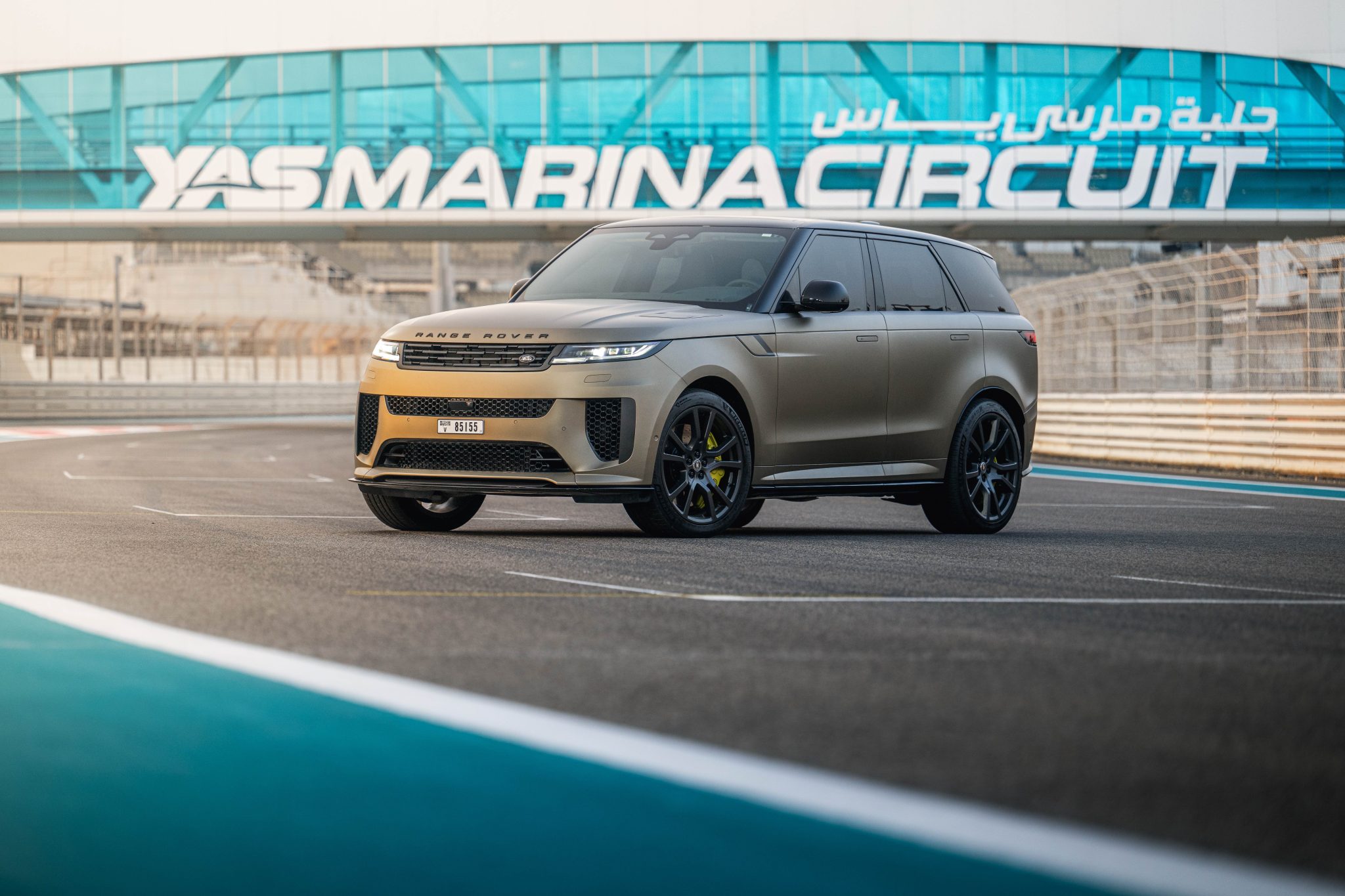 RANGE ROVER SPORT SV EDITION ONE SHATTERS RECORD AT YAS MARINA CIRCUIT ...